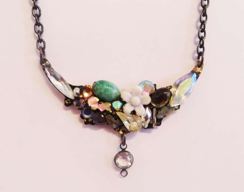 Small bower necklace